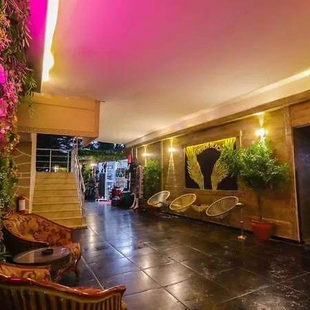 Aperion Side Hotel